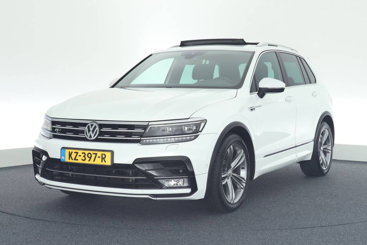 Volkswagen Tiguan Volkswagen Tiguan 2.0 TSI 180pk DSG 4Motion R-Line Highline Trekhaak Camera Keyless Stoelverwarming Panoramadak Virtual Cockpit Navigatie