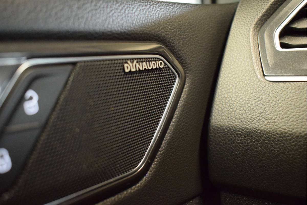 Volkswagen Tiguan Volkswagen Tiguan 2.0 TSI 180pk DSG 4Motion R-Line Highline Trekhaak Camera Keyless Stoelverwarming Panoramadak Virtual Cockpit Navigatie