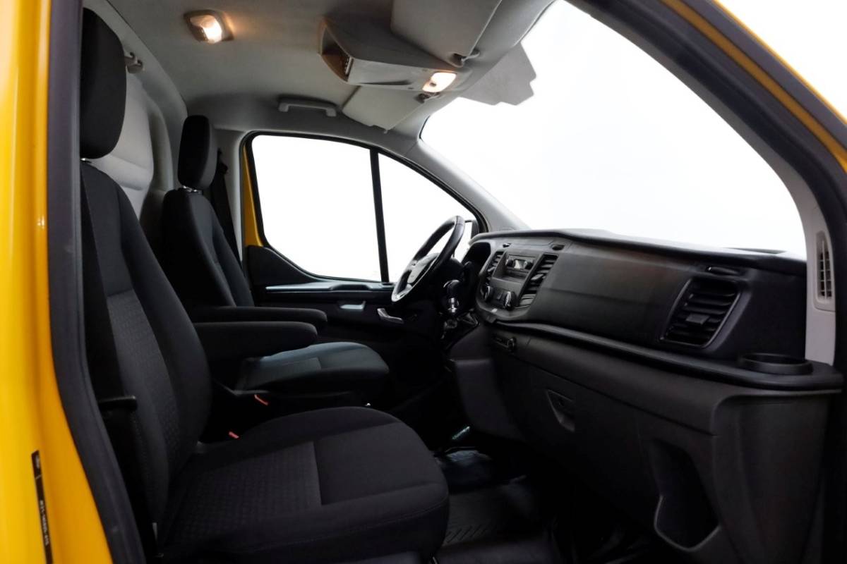 Ford Transit Custom Ford Transit Custom 340 2.0 TDCI 130pk L2H1 Trend Airco/Trekhaak 2800kg 09-2019