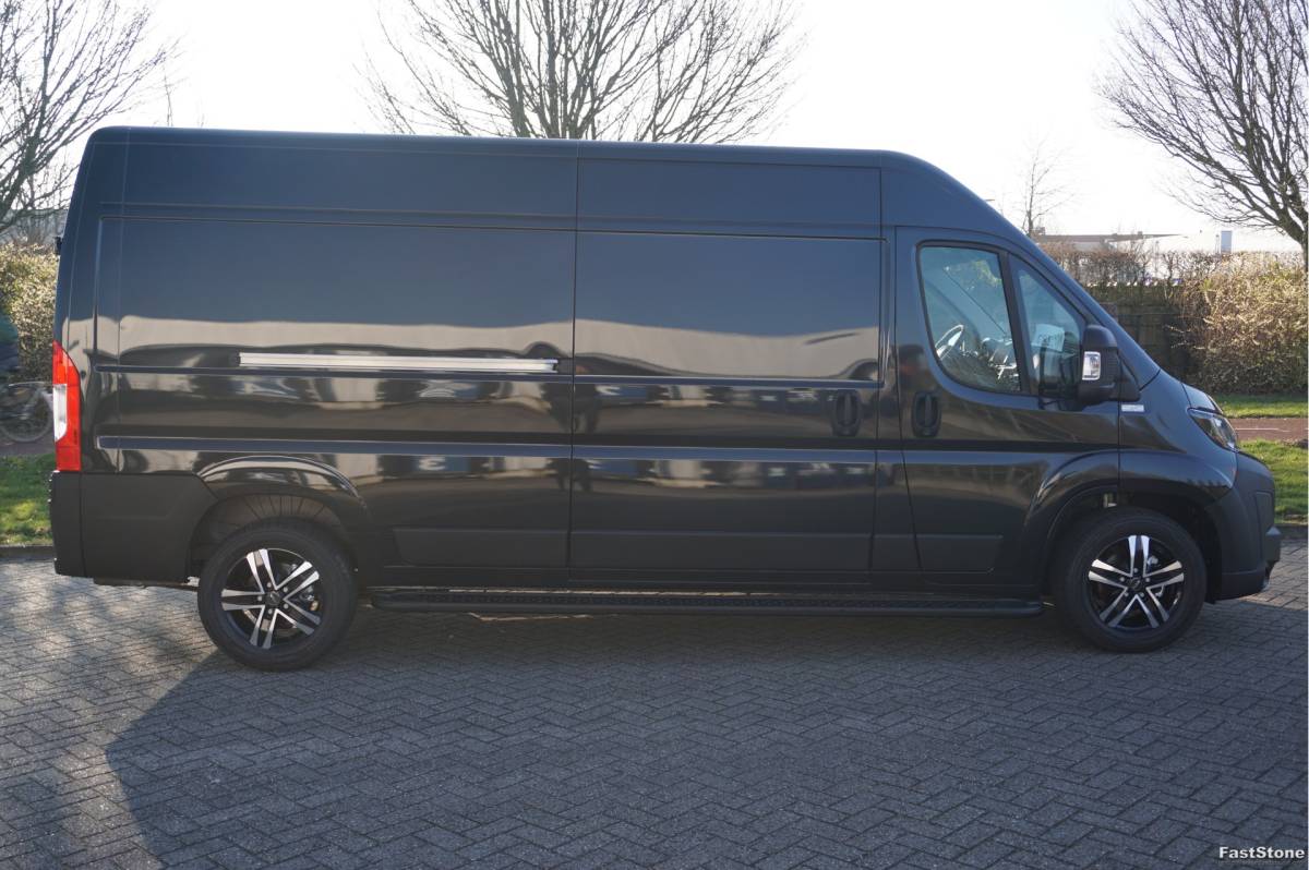 Peugeot Boxer Peugeot Boxer 35+ Heavy 180PK EAT8 AUT Lifestyle Edition L3H2 10″ Navi, Clima Cam, 17″ Velgen, 270º Deur!! NR. 187