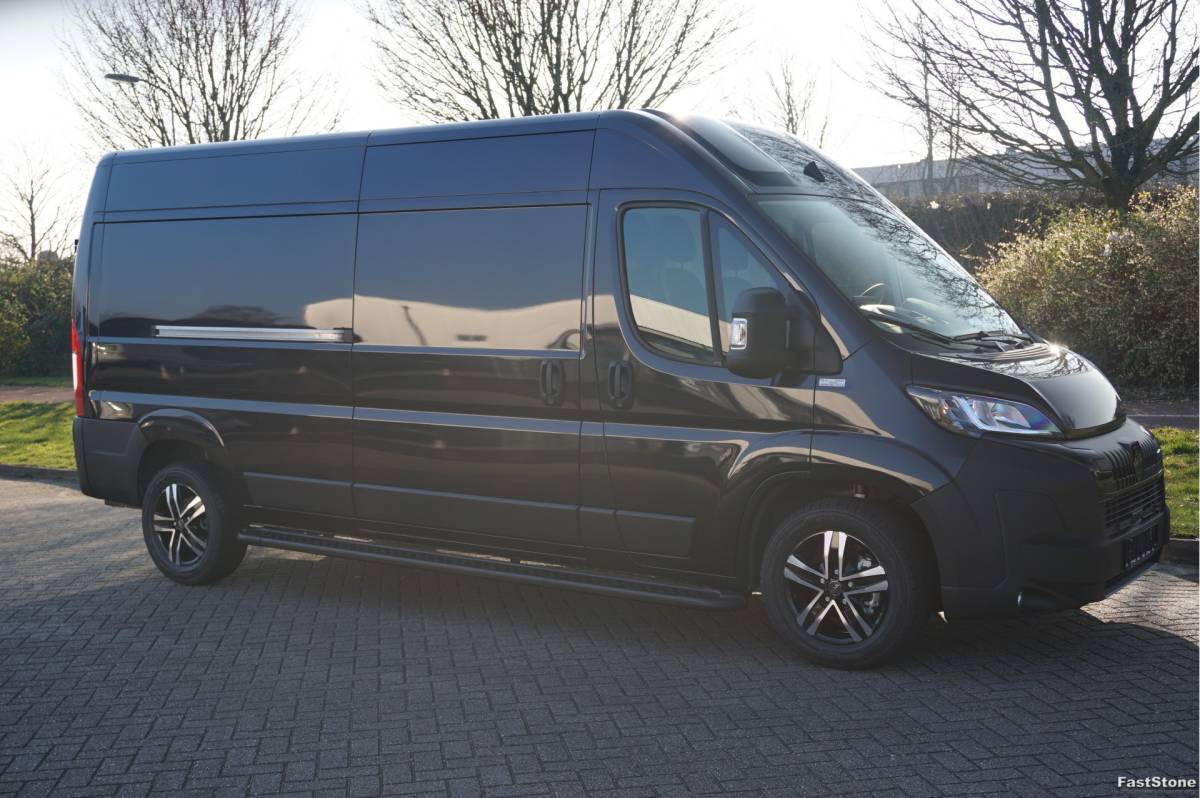 Peugeot Boxer Peugeot Boxer 35+ Heavy 180PK EAT8 AUT Lifestyle Edition L3H2 10″ Navi, Clima Cam, 17″ Velgen, 270º Deur!! NR. 187