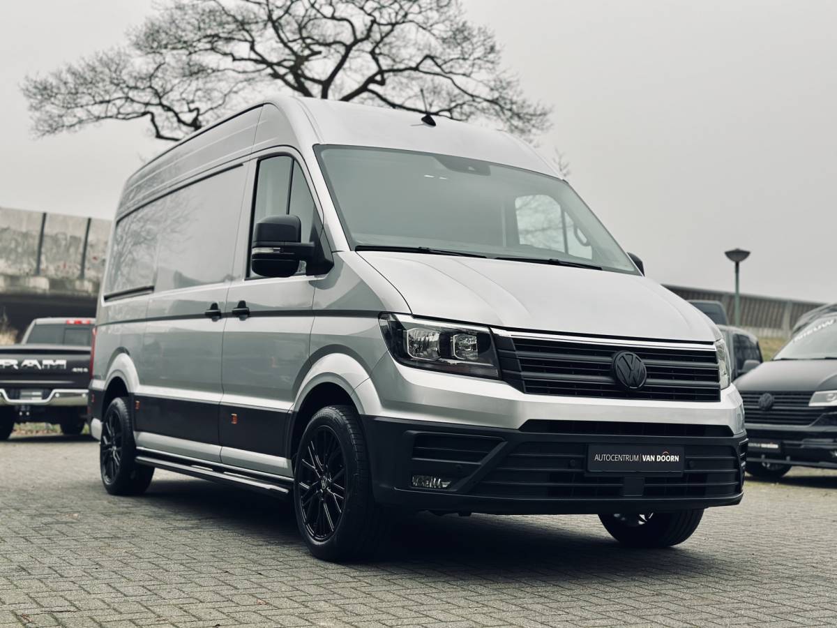 Volkswagen Crafter Volkswagen Crafter 35 2.0 TDI L3H3 | Blackline | Navigatie | PDC | Trekhaak | Opstaptrede | Verwarmde voorruit | Ex btw