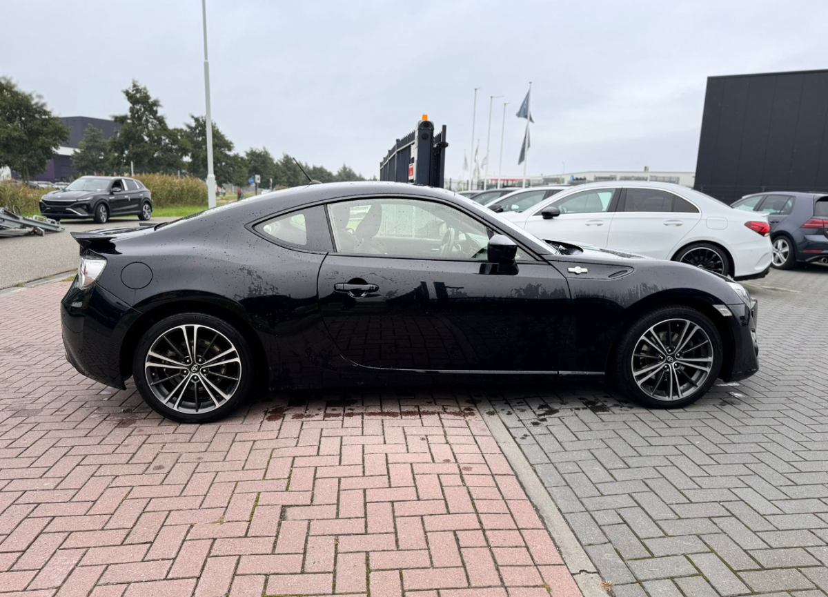 Toyota GT86 Toyota GT86 2.0 D-4S 2013 Handgeschakeld Dealer Onderhouden Tik in motor