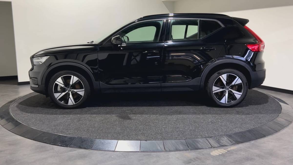 Volvo XC40 Volvo XC40 Recharge P8 AWD R-Design | Warmtepomp! | Harman en Kardon Sound | Volvo guard klasse 3 | Schuif/kanteldak | SoH (batterijcheck) 92.7 % score!