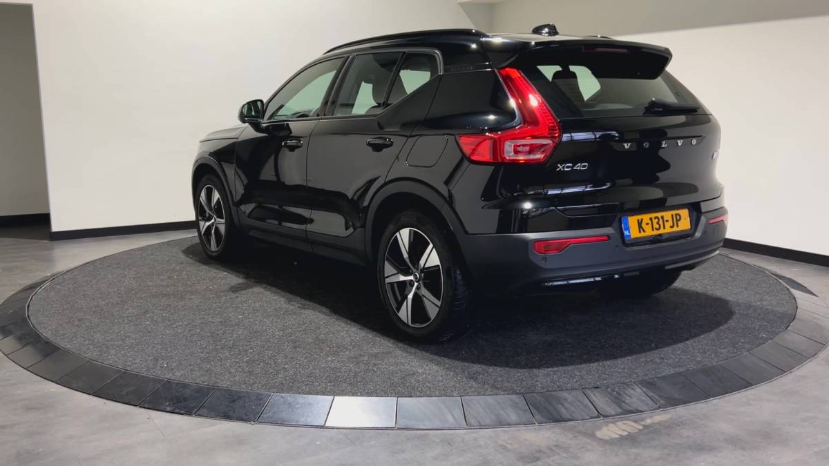 Volvo XC40 Volvo XC40 Recharge P8 AWD R-Design | Warmtepomp! | Harman en Kardon Sound | Volvo guard klasse 3 | Schuif/kanteldak | SoH (batterijcheck) 92.7 % score!