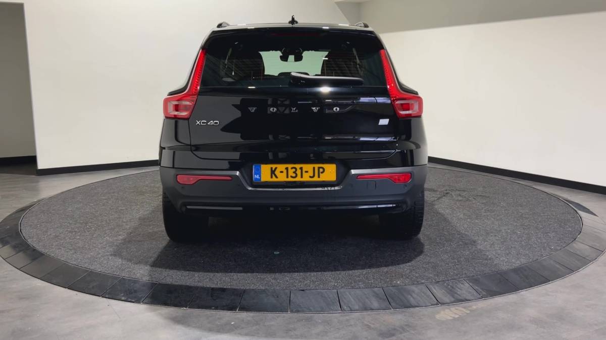 Volvo XC40 Volvo XC40 Recharge P8 AWD R-Design | Warmtepomp! | Harman en Kardon Sound | Volvo guard klasse 3 | Schuif/kanteldak | SoH (batterijcheck) 92.7 % score!