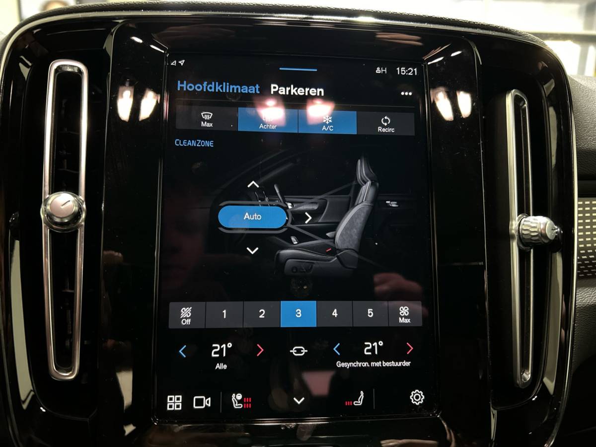 Volvo XC40 Volvo XC40 Recharge P8 AWD R-Design | Warmtepomp! | Harman en Kardon Sound | Volvo guard klasse 3 | Schuif/kanteldak | SoH (batterijcheck) 92.7 % score!