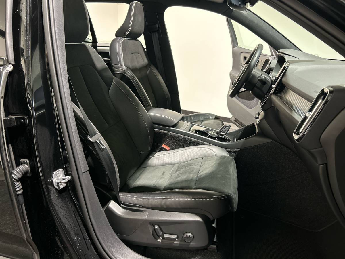 Volvo XC40 Volvo XC40 Recharge P8 AWD R-Design | Warmtepomp! | Harman en Kardon Sound | Volvo guard klasse 3 | Schuif/kanteldak | SoH (batterijcheck) 92.7 % score!