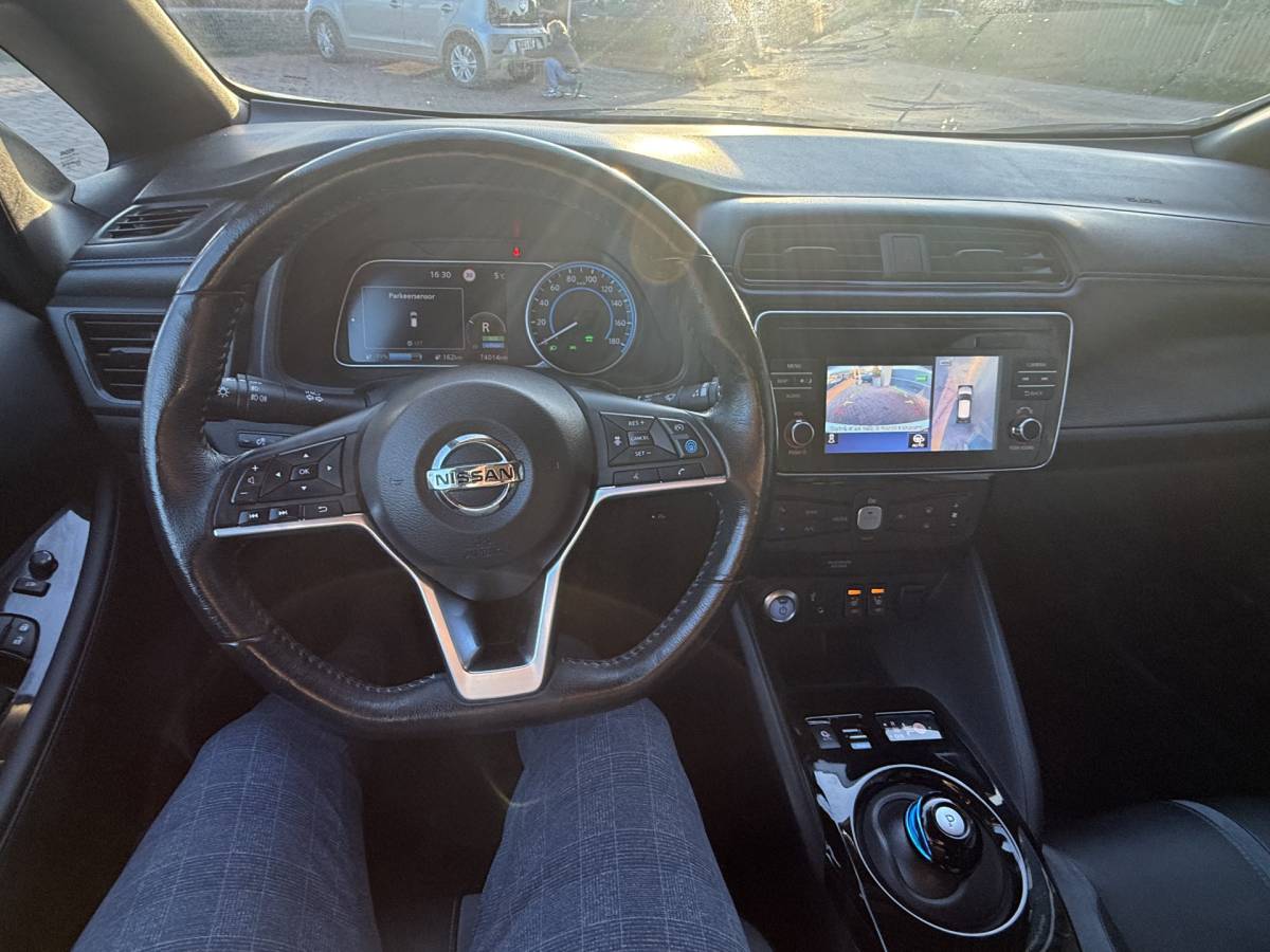 Nissan Leaf Nissan LEAF Tekna 40 kWh Bj 2019 Km 74.014 Leer,Stoelverwaming,Navi,Camera,17Inch 150PK