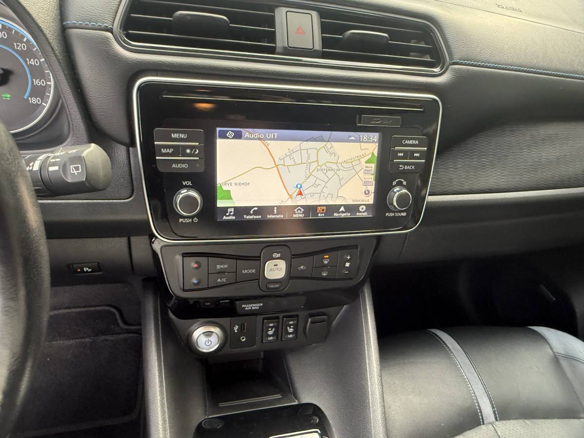 Nissan Leaf Nissan LEAF Tekna 40 kWh Bj 2019 Km 74.014 Leer,Stoelverwaming,Navi,Camera,17Inch 150PK