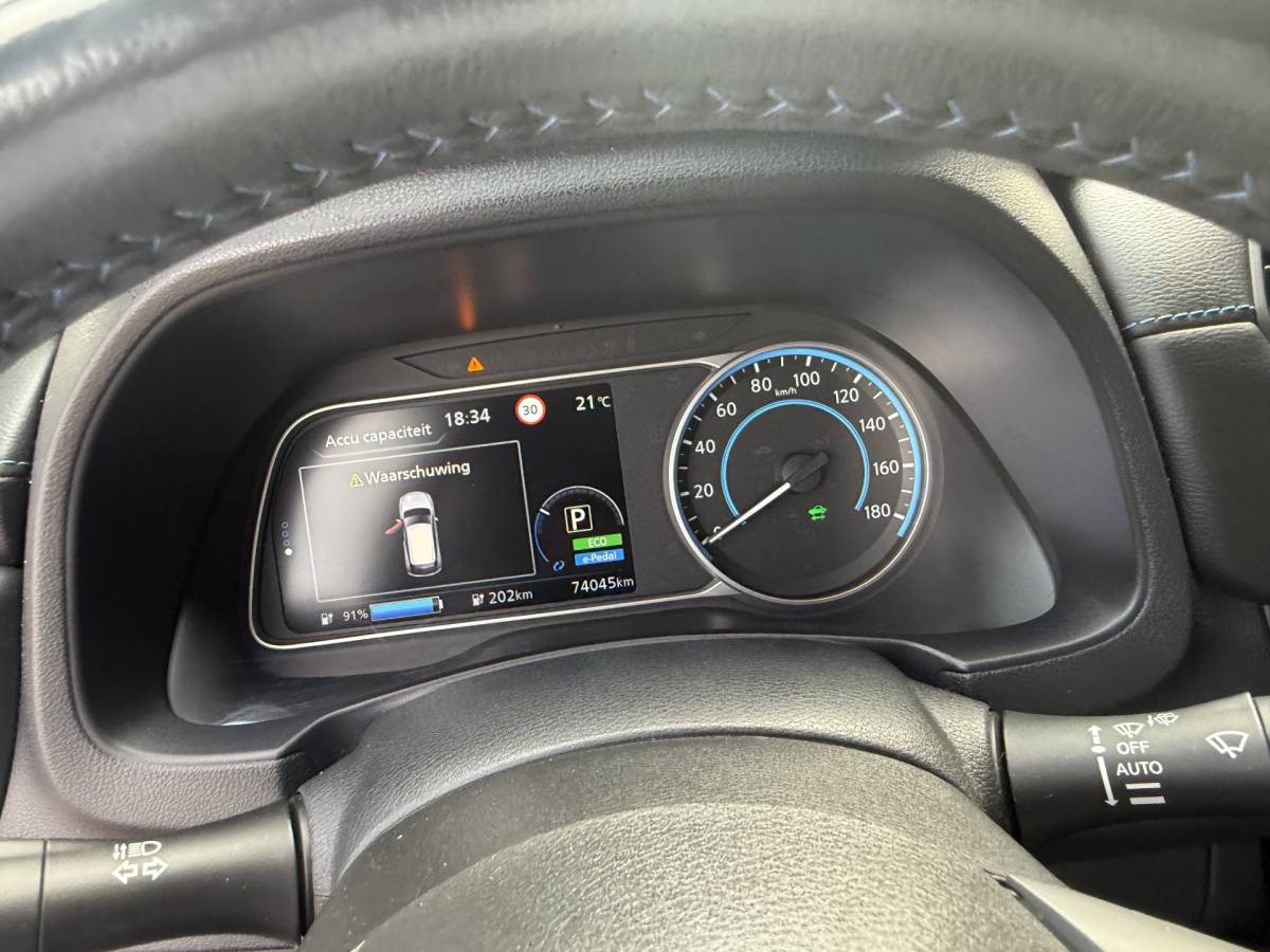 Nissan Leaf Nissan LEAF Tekna 40 kWh Bj 2019 Km 74.014 Leer,Stoelverwaming,Navi,Camera,17Inch 150PK