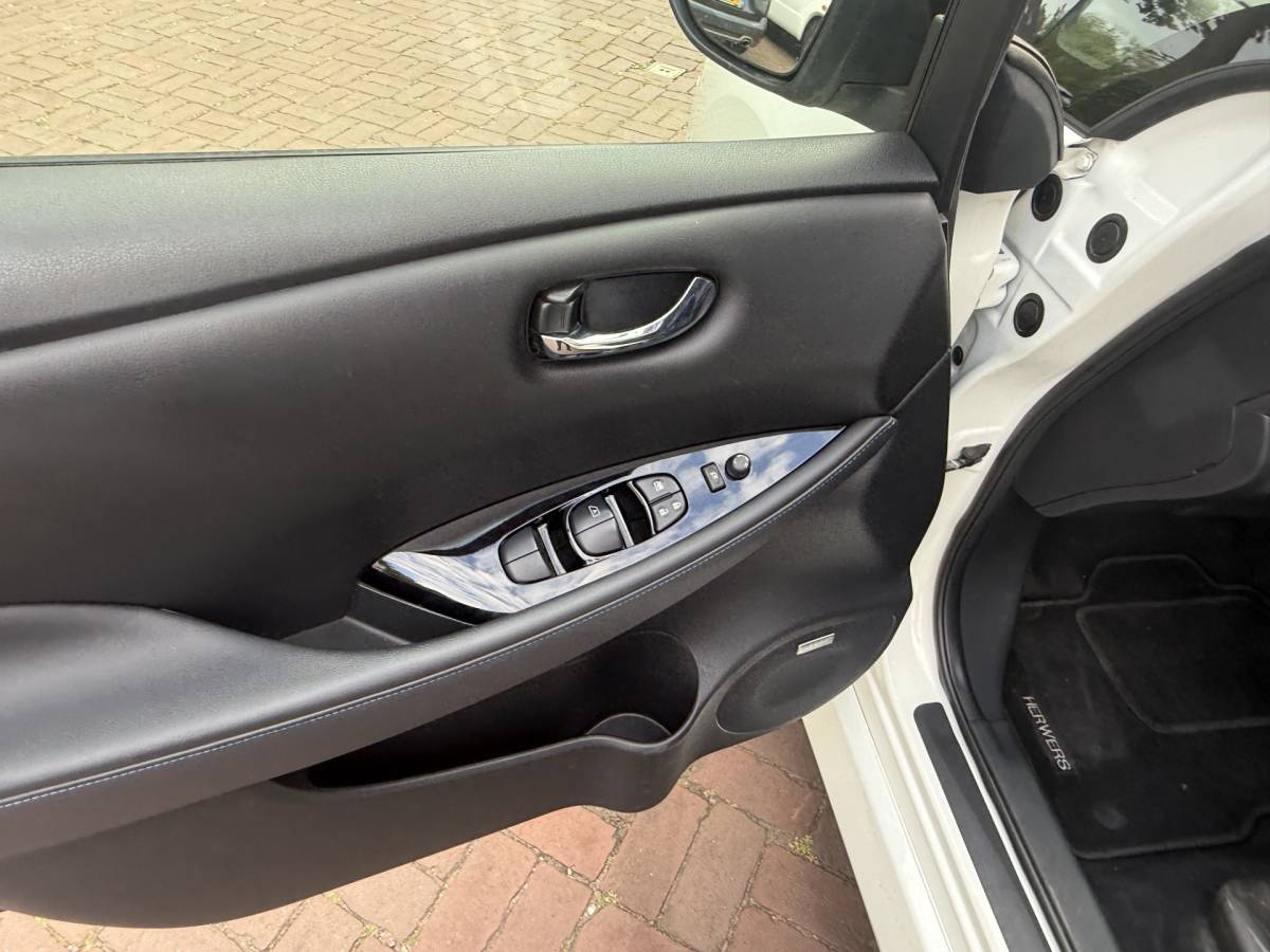 Nissan Leaf Nissan LEAF Tekna 40 kWh Bj 2019 Km 74.014 Leer,Stoelverwaming,Navi,Camera,17Inch 150PK