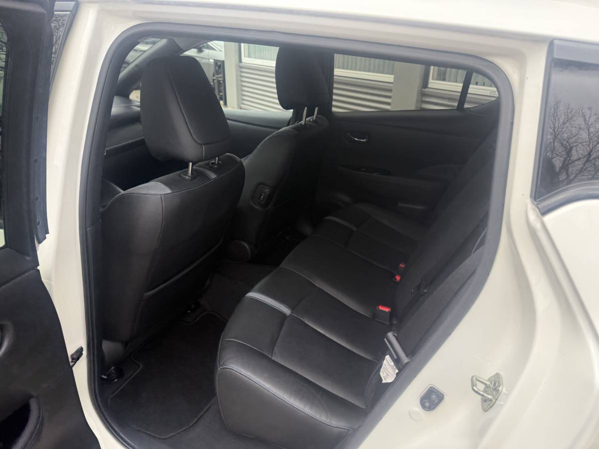 Nissan Leaf Nissan LEAF Tekna 40 kWh Bj 2019 Km 74.014 Leer,Stoelverwaming,Navi,Camera,17Inch 150PK