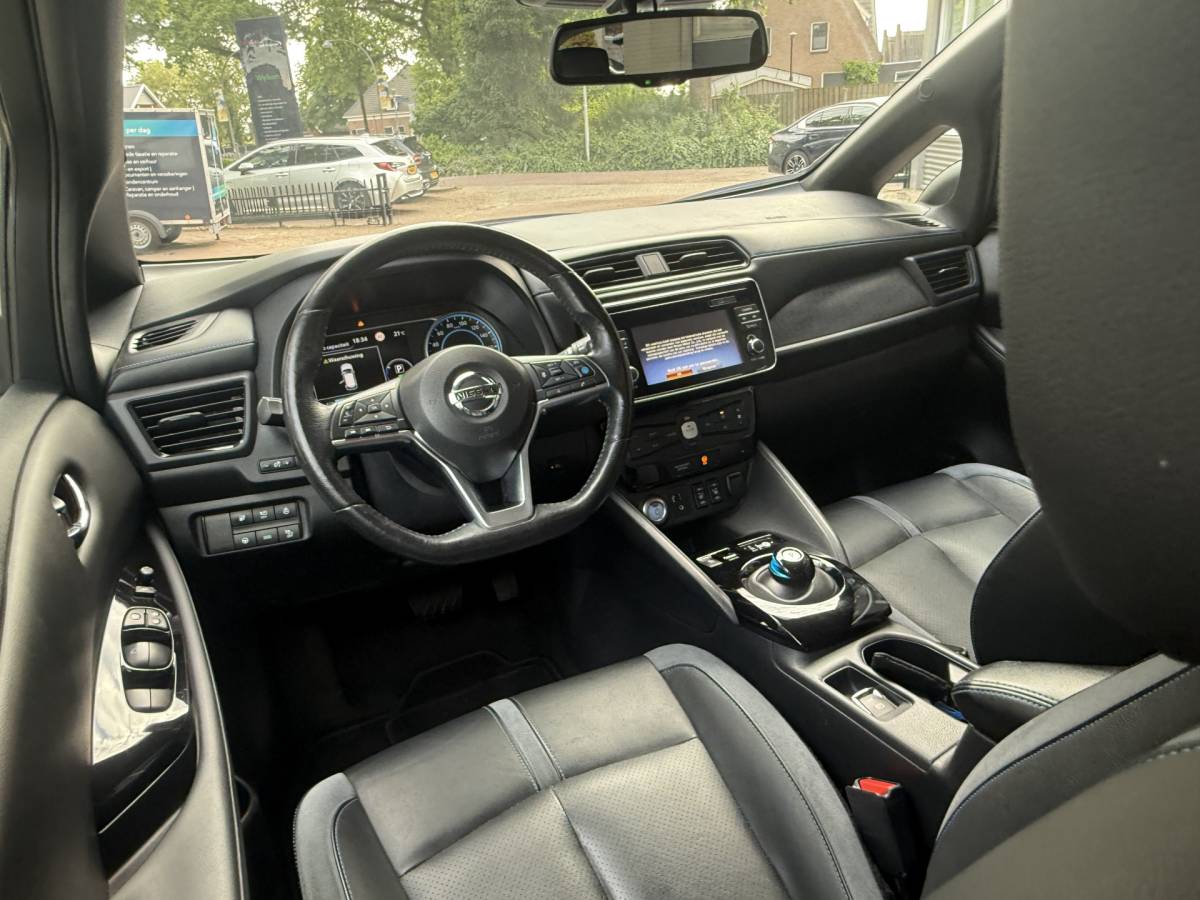 Nissan Leaf Nissan LEAF Tekna 40 kWh Bj 2019 Km 74.014 Leer,Stoelverwaming,Navi,Camera,17Inch 150PK