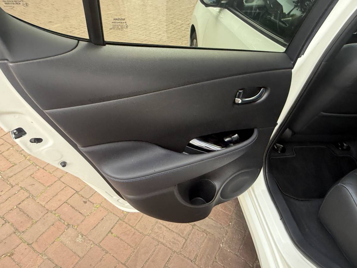 Nissan Leaf Nissan LEAF Tekna 40 kWh Bj 2019 Km 74.014 Leer,Stoelverwaming,Navi,Camera,17Inch 150PK