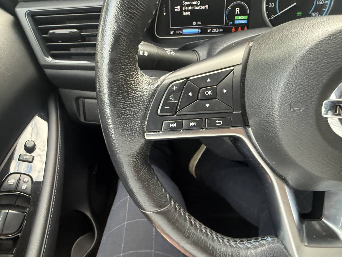Nissan Leaf Nissan LEAF Tekna 40 kWh Bj 2019 Km 74.014 Leer,Stoelverwaming,Navi,Camera,17Inch 150PK