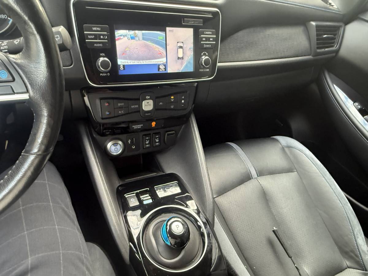 Nissan Leaf Nissan LEAF Tekna 40 kWh Bj 2019 Km 74.014 Leer,Stoelverwaming,Navi,Camera,17Inch 150PK