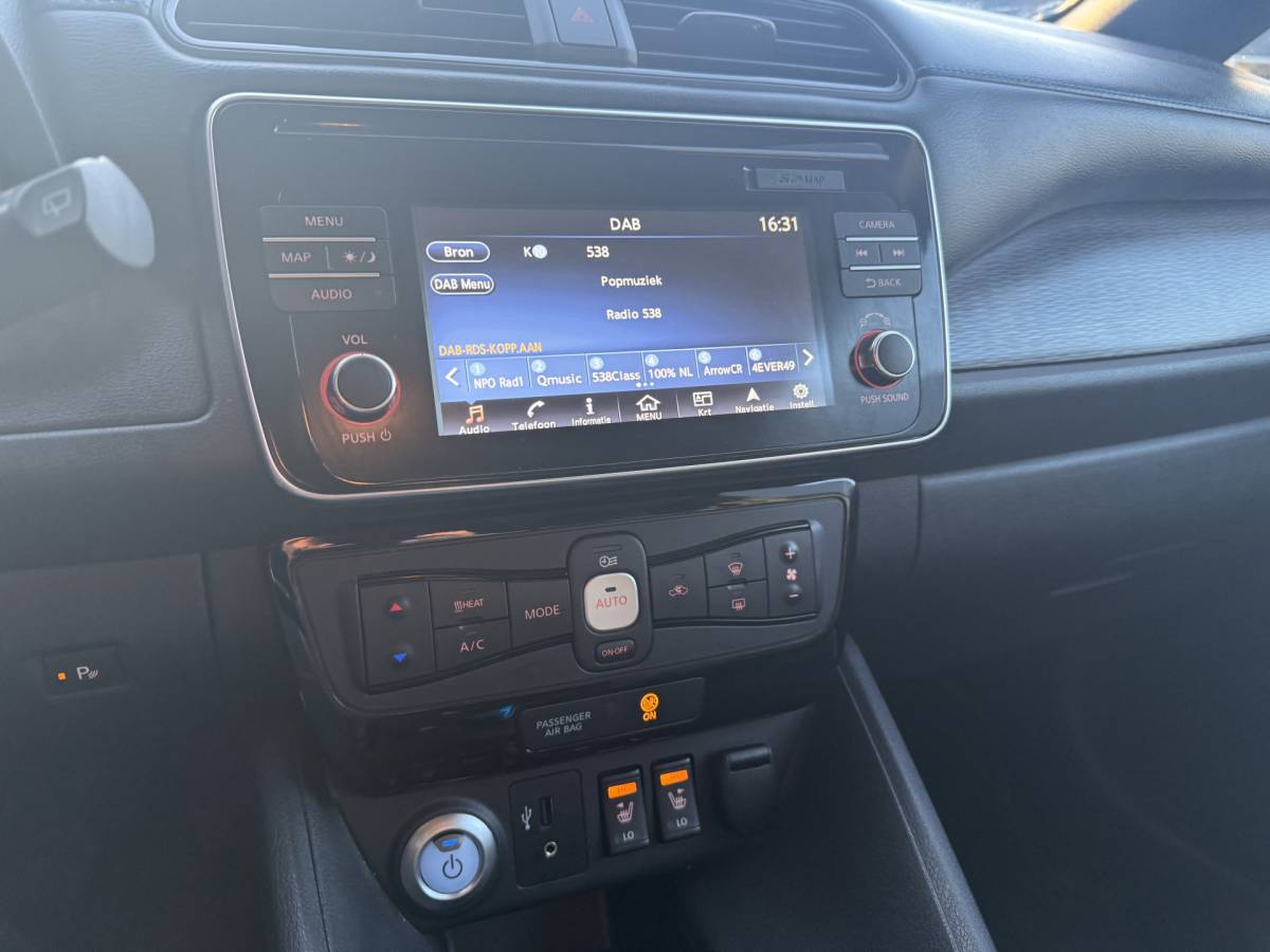 Nissan Leaf Nissan LEAF Tekna 40 kWh Bj 2019 Km 74.014 Leer,Stoelverwaming,Navi,Camera,17Inch 150PK