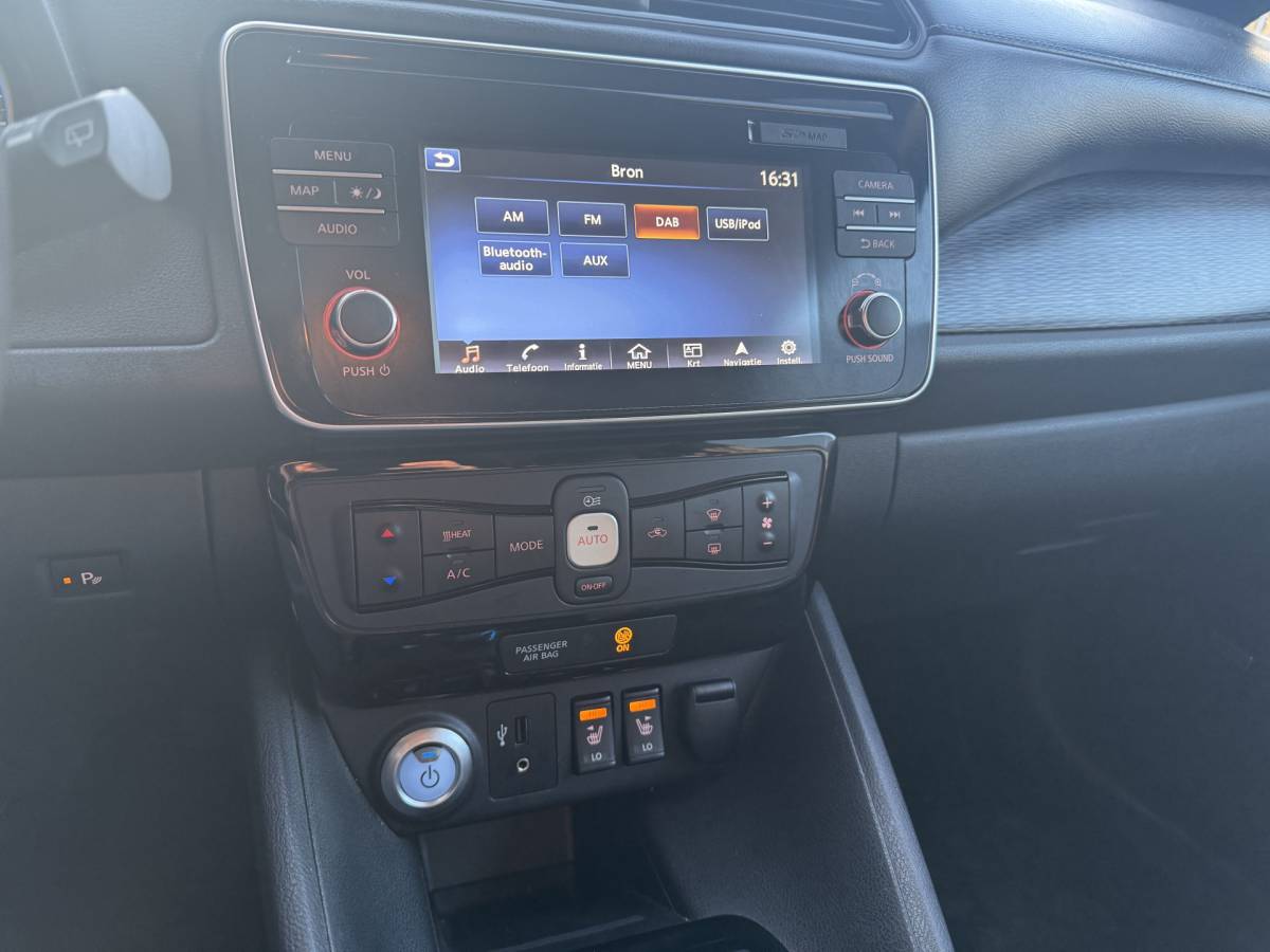 Nissan Leaf Nissan LEAF Tekna 40 kWh Bj 2019 Km 74.014 Leer,Stoelverwaming,Navi,Camera,17Inch 150PK