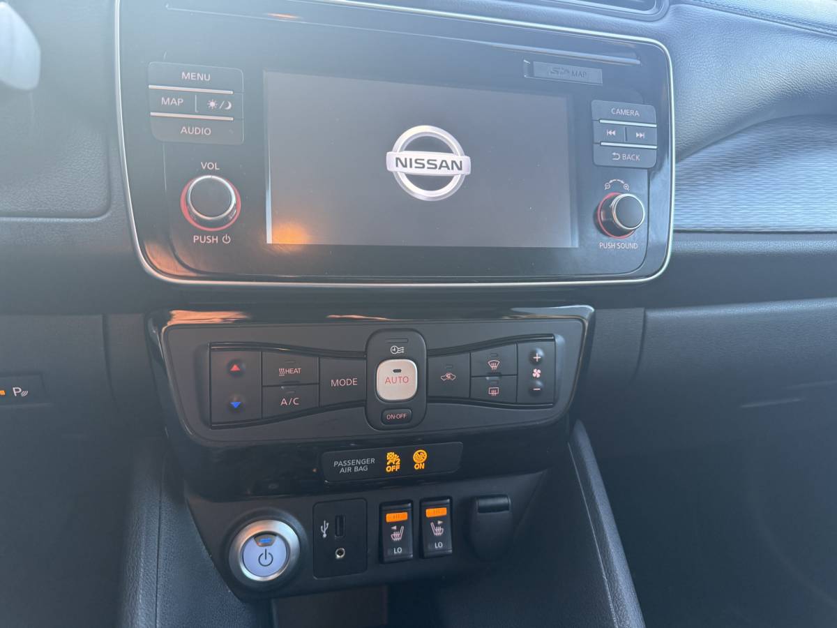 Nissan Leaf Nissan LEAF Tekna 40 kWh Bj 2019 Km 74.014 Leer,Stoelverwaming,Navi,Camera,17Inch 150PK