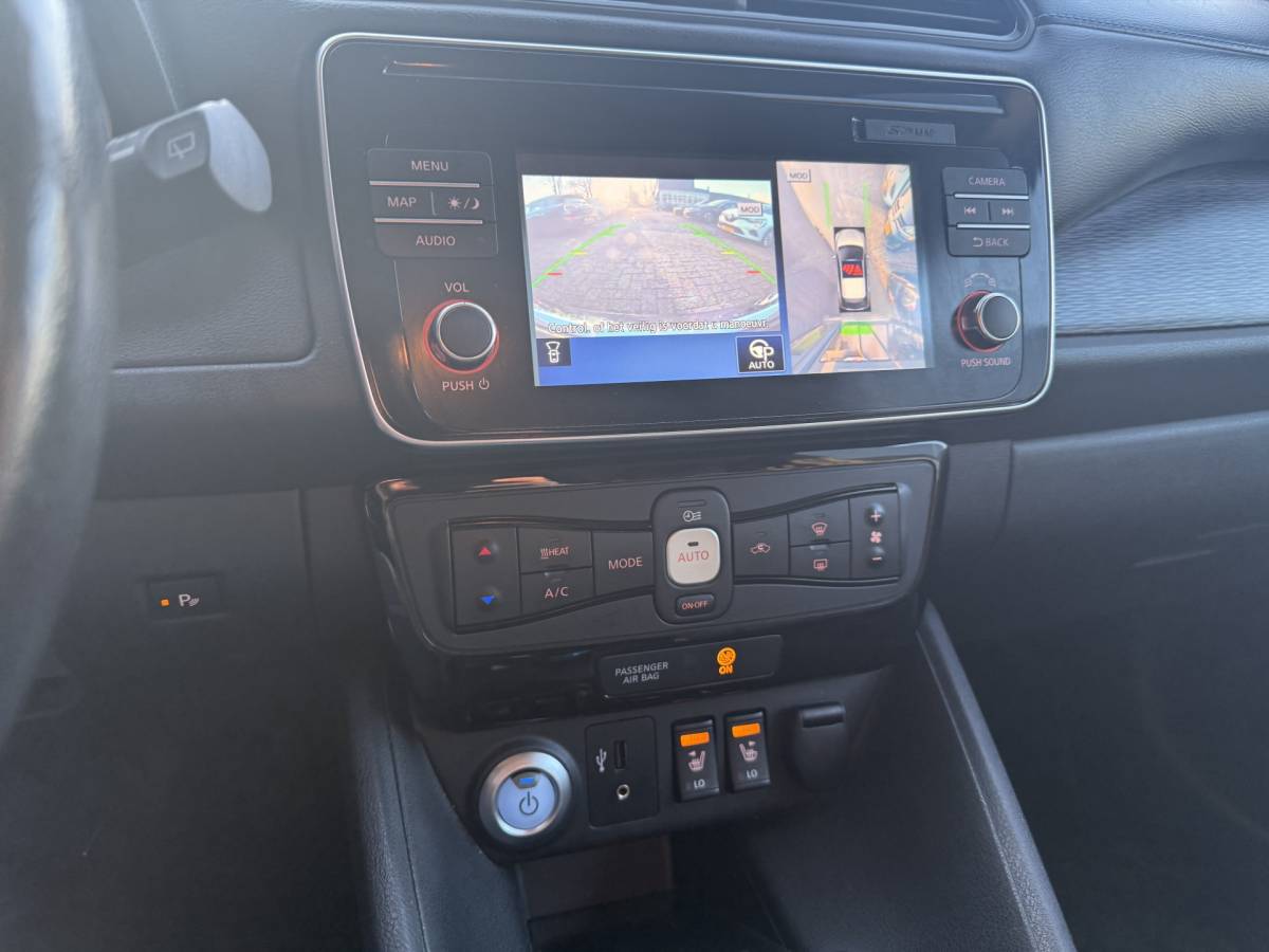 Nissan Leaf Nissan LEAF Tekna 40 kWh Bj 2019 Km 74.014 Leer,Stoelverwaming,Navi,Camera,17Inch 150PK
