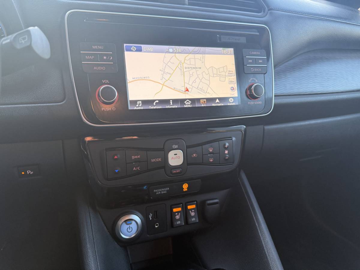 Nissan Leaf Nissan LEAF Tekna 40 kWh Bj 2019 Km 74.014 Leer,Stoelverwaming,Navi,Camera,17Inch 150PK