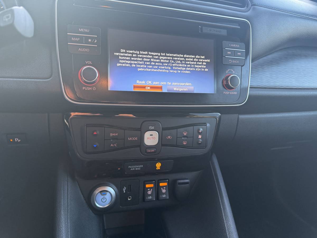 Nissan Leaf Nissan LEAF Tekna 40 kWh Bj 2019 Km 74.014 Leer,Stoelverwaming,Navi,Camera,17Inch 150PK