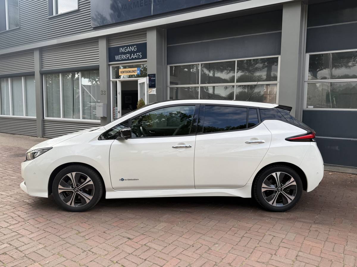 Nissan Leaf Nissan LEAF Tekna 40 kWh Bj 2019 Km 74.014 Leer,Stoelverwaming,Navi,Camera,17Inch 150PK