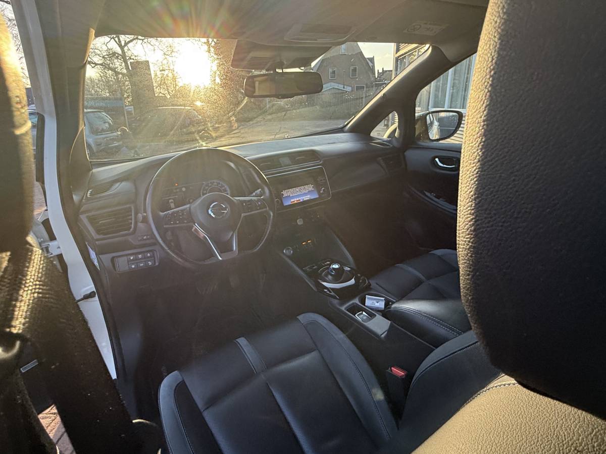 Nissan Leaf Nissan LEAF Tekna 40 kWh Bj 2019 Km 74.014 Leer,Stoelverwaming,Navi,Camera,17Inch 150PK