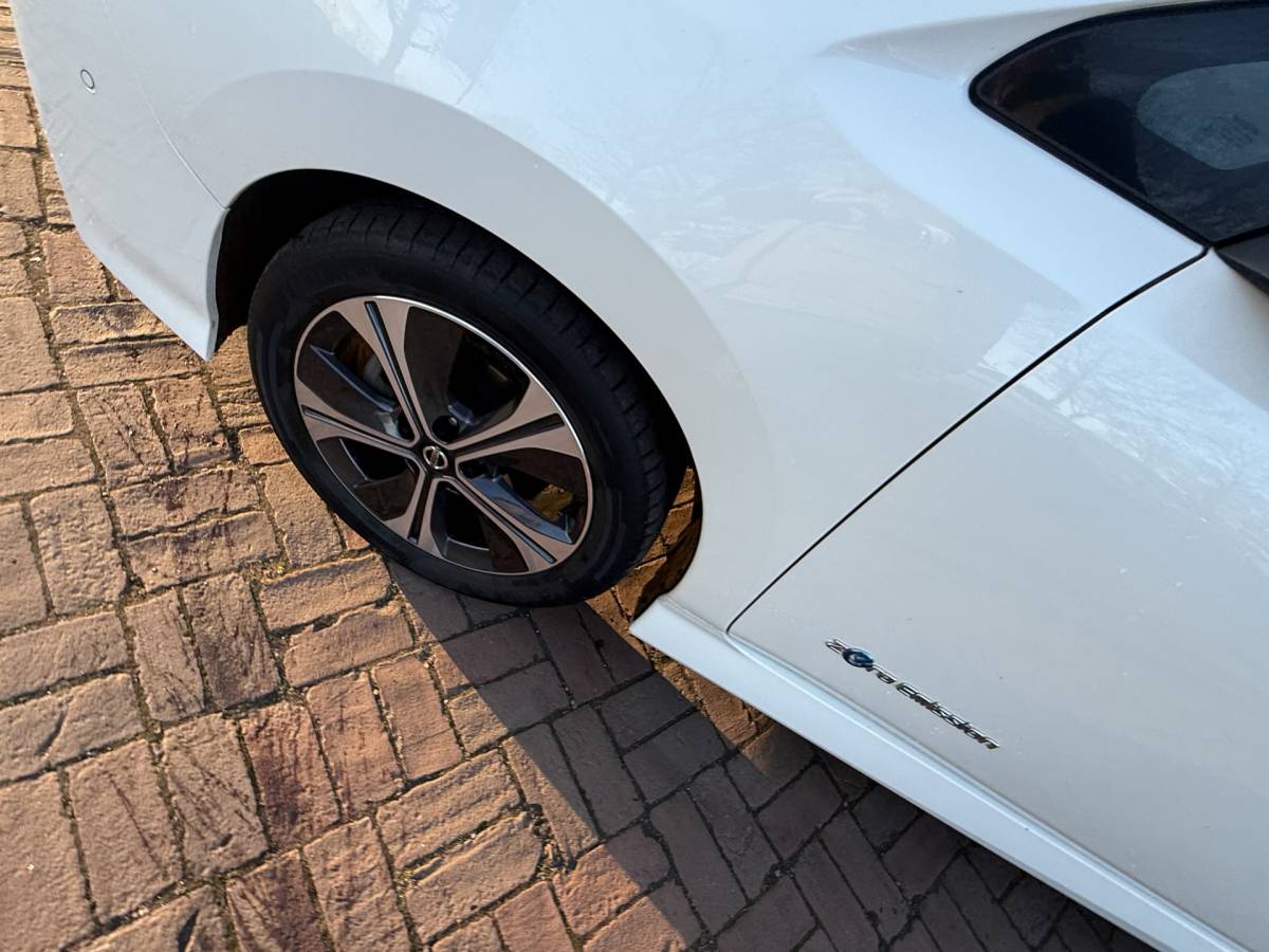 Nissan Leaf Nissan LEAF Tekna 40 kWh Bj 2019 Km 74.014 Leer,Stoelverwaming,Navi,Camera,17Inch 150PK