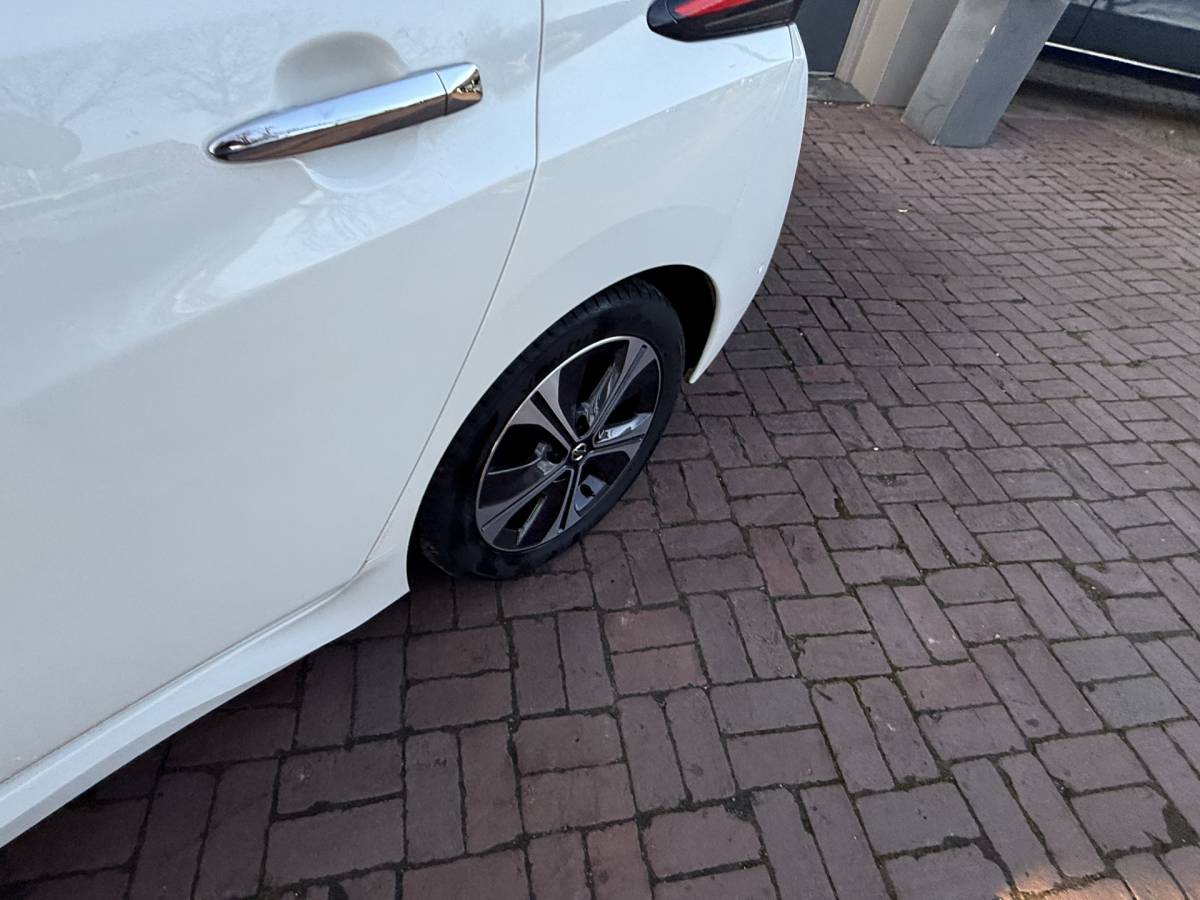 Nissan Leaf Nissan LEAF Tekna 40 kWh Bj 2019 Km 74.014 Leer,Stoelverwaming,Navi,Camera,17Inch 150PK