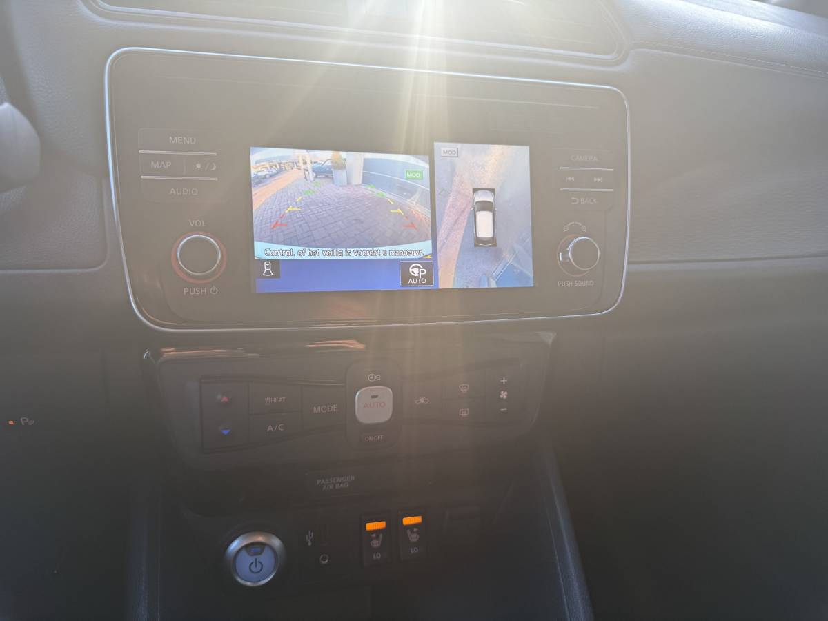 Nissan Leaf Nissan LEAF Tekna 40 kWh Bj 2019 Km 74.014 Leer,Stoelverwaming,Navi,Camera,17Inch 150PK