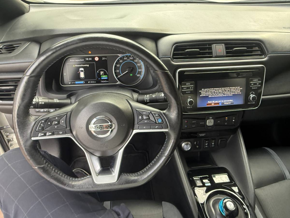 Nissan Leaf Nissan LEAF Tekna 40 kWh Bj 2019 Km 74.014 Leer,Stoelverwaming,Navi,Camera,17Inch 150PK
