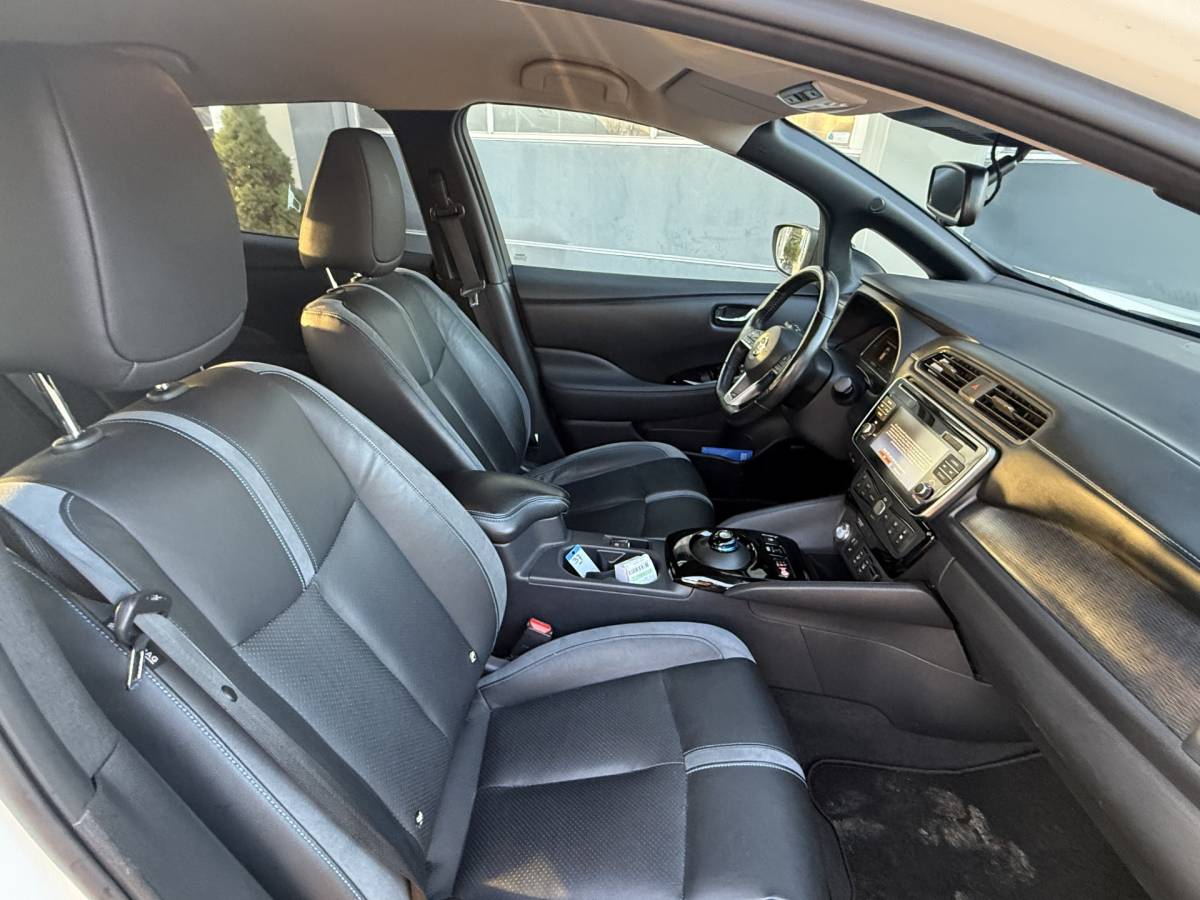 Nissan Leaf Nissan LEAF Tekna 40 kWh Bj 2019 Km 74.014 Leer,Stoelverwaming,Navi,Camera,17Inch 150PK