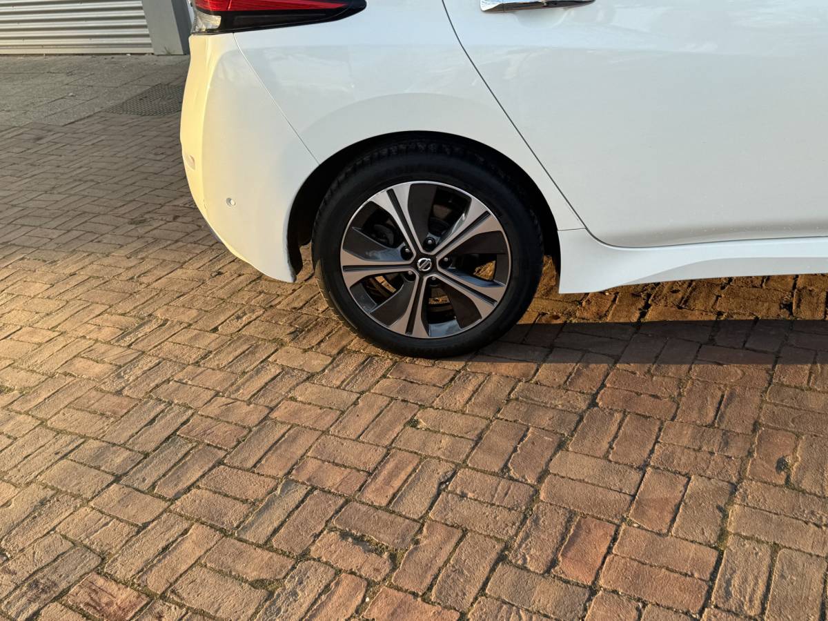 Nissan Leaf Nissan LEAF Tekna 40 kWh Bj 2019 Km 74.014 Leer,Stoelverwaming,Navi,Camera,17Inch 150PK