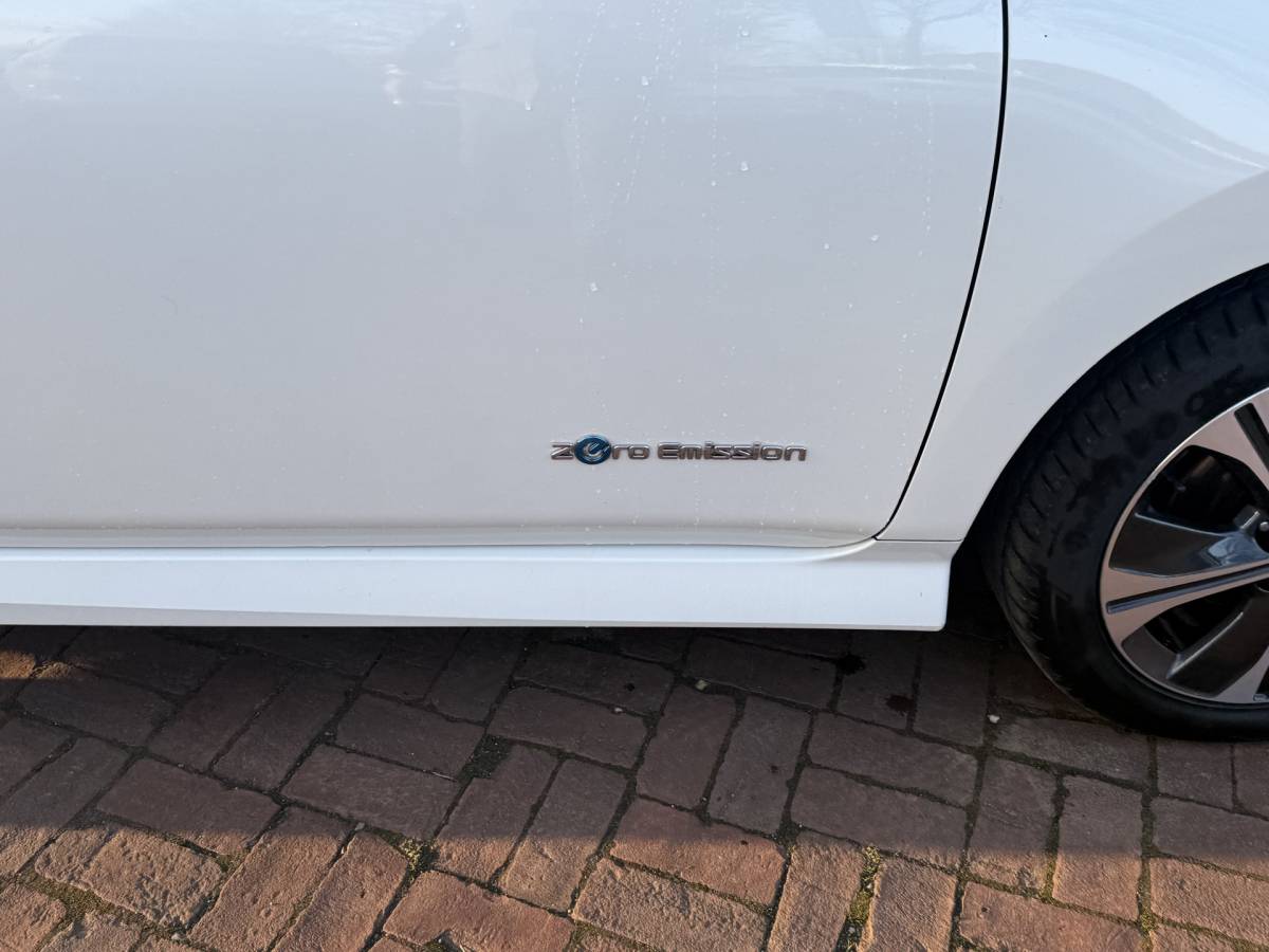 Nissan Leaf Nissan LEAF Tekna 40 kWh Bj 2019 Km 74.014 Leer,Stoelverwaming,Navi,Camera,17Inch 150PK