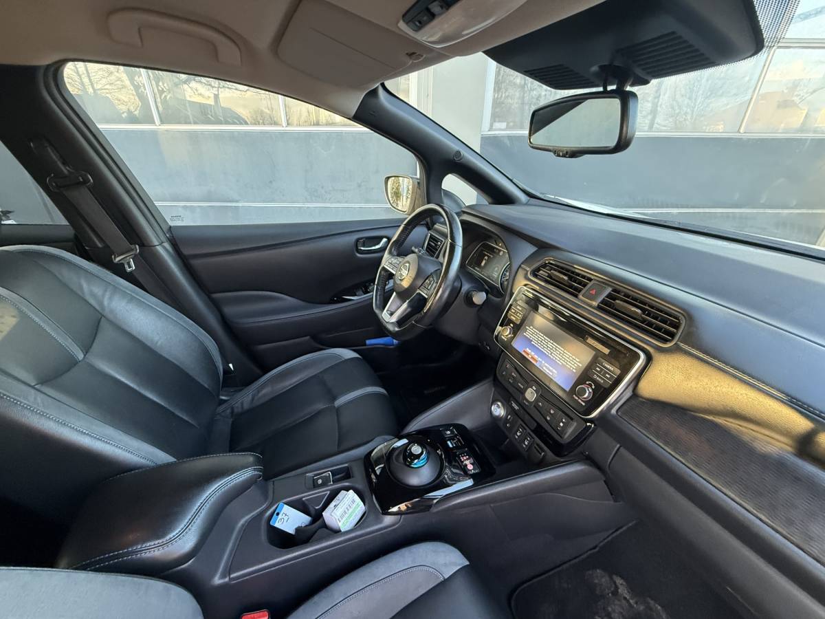 Nissan Leaf Nissan LEAF Tekna 40 kWh Bj 2019 Km 74.014 Leer,Stoelverwaming,Navi,Camera,17Inch 150PK