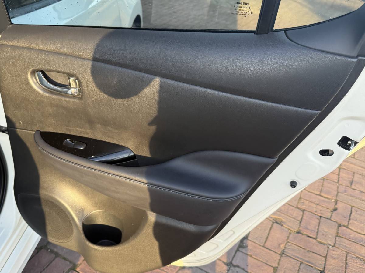 Nissan Leaf Nissan LEAF Tekna 40 kWh Bj 2019 Km 74.014 Leer,Stoelverwaming,Navi,Camera,17Inch 150PK