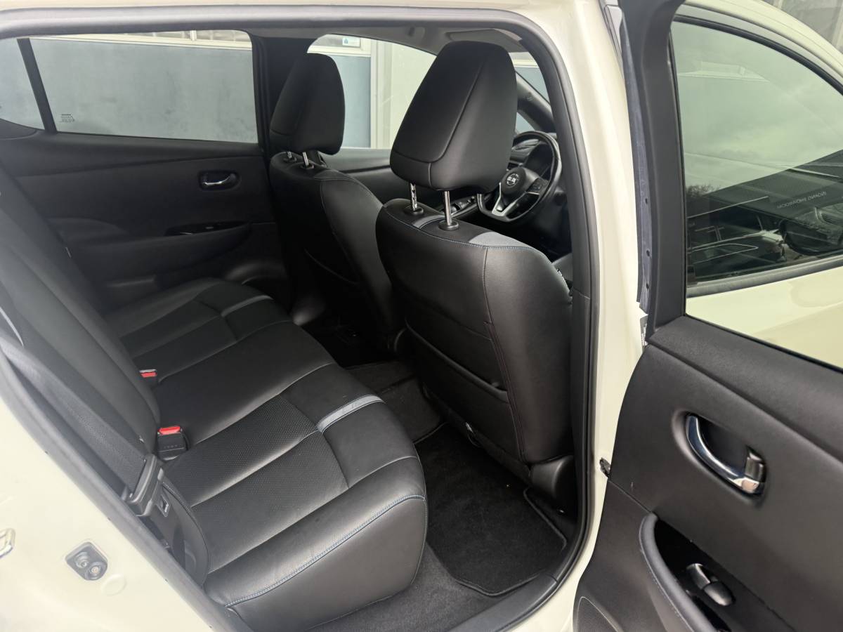 Nissan Leaf Nissan LEAF Tekna 40 kWh Bj 2019 Km 74.014 Leer,Stoelverwaming,Navi,Camera,17Inch 150PK