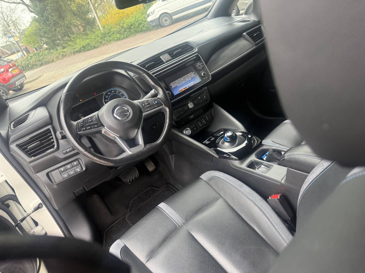 Nissan Leaf Nissan LEAF Tekna 40 kWh Bj 2019 Km 74.014 Leer,Stoelverwaming,Navi,Camera,17Inch 150PK