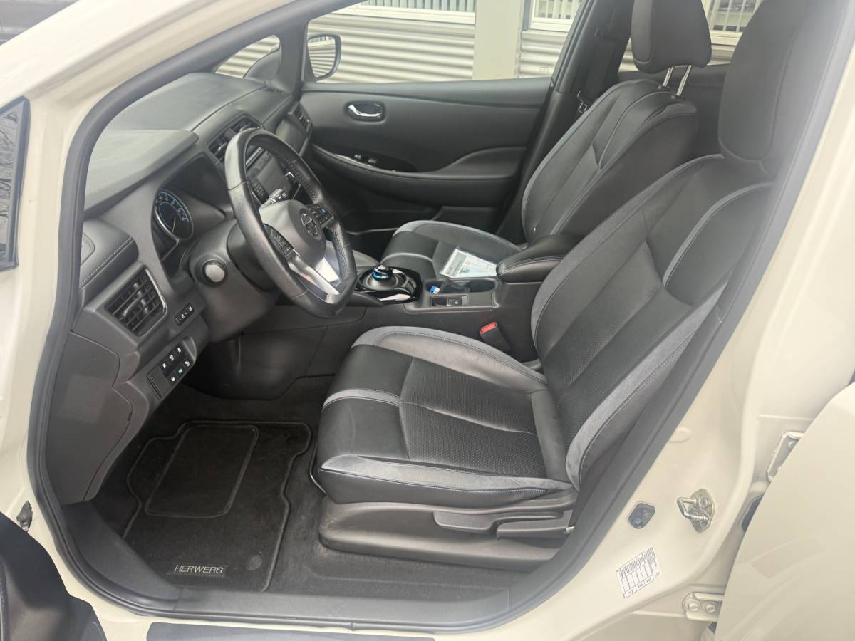 Nissan Leaf Nissan LEAF Tekna 40 kWh Bj 2019 Km 74.014 Leer,Stoelverwaming,Navi,Camera,17Inch 150PK