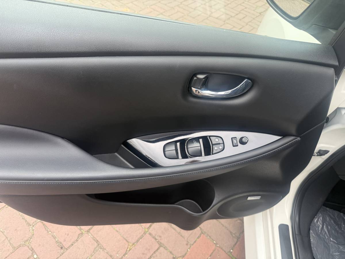 Nissan Leaf Nissan LEAF Tekna 40 kWh Bj 2019 Km 74.014 Leer,Stoelverwaming,Navi,Camera,17Inch 150PK