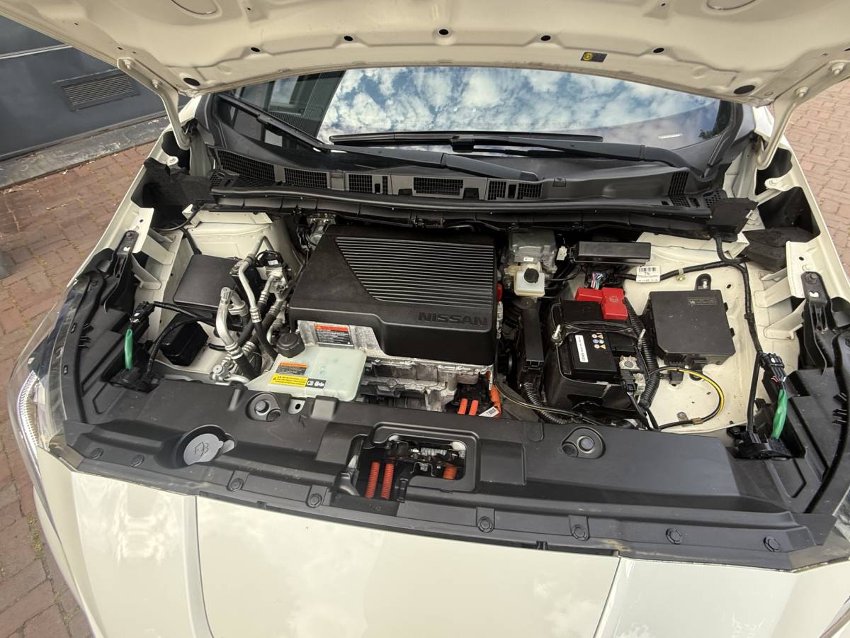 Nissan Leaf Nissan LEAF Tekna 40 kWh Bj 2019 Km 74.014 Leer,Stoelverwaming,Navi,Camera,17Inch 150PK