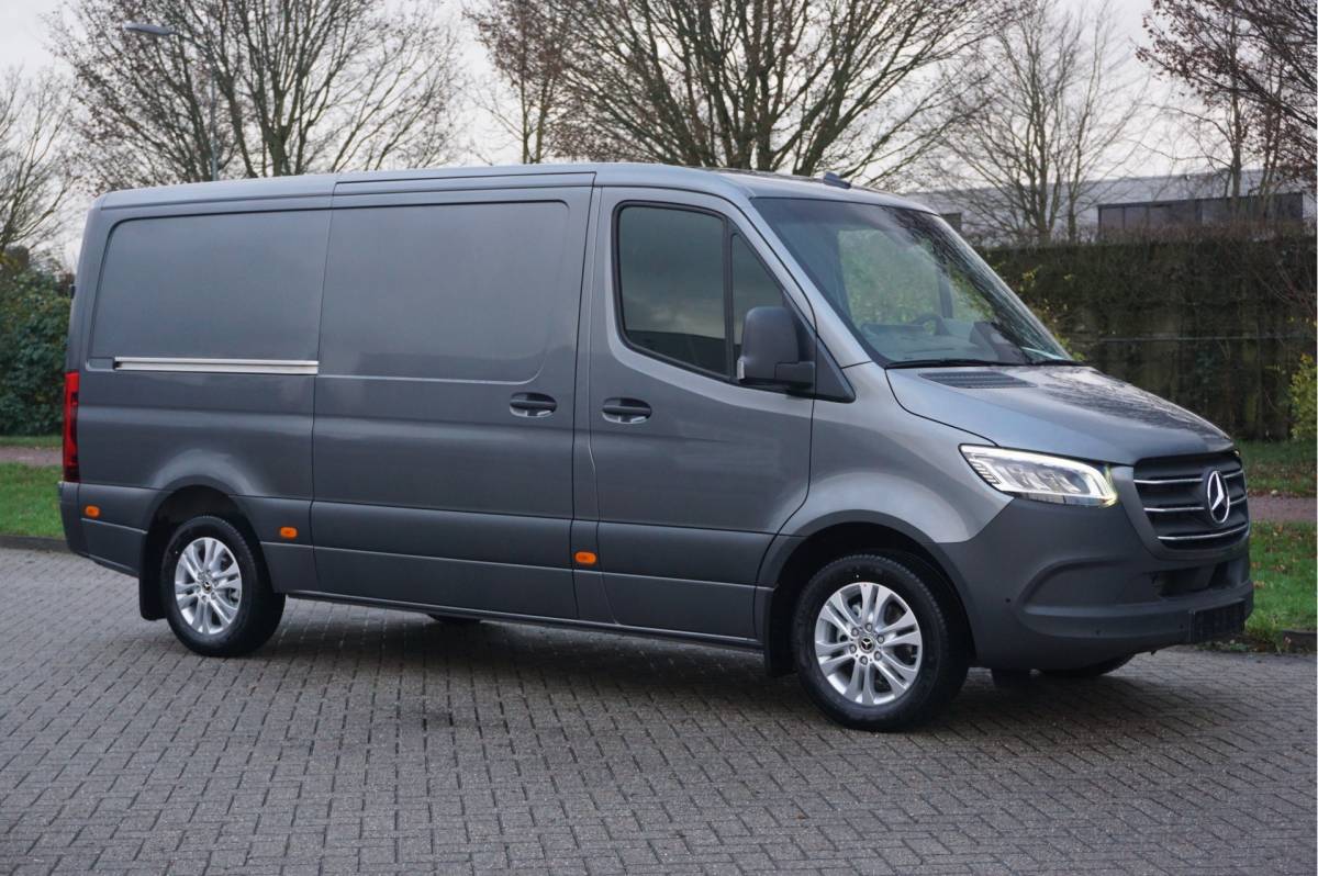 Mercedes-Benz Sprinter Mercedes-Benz Sprinter 319CDI Select L2H1 BPM VRIJ!! 10.25″ Mbux, ACC, LED, 3.5T Trekhaak, 17″ LM!! NR. 668