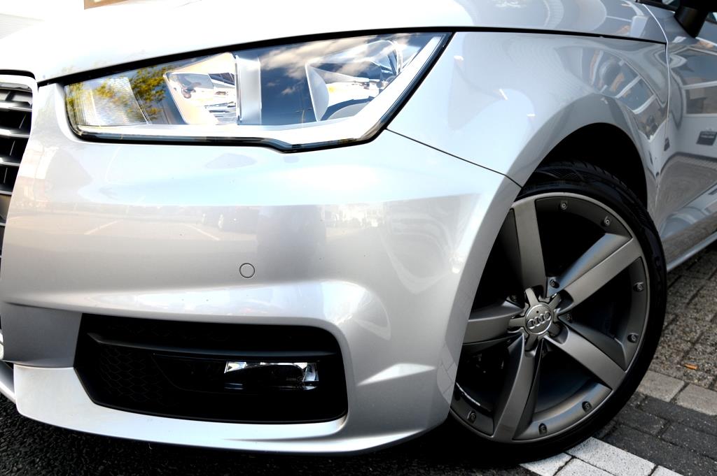 Audi A1 Sportback Audi A1 SPORTBACK 1.0 TFSI Design S-tronic PDC/NAVI/LMV/PANO