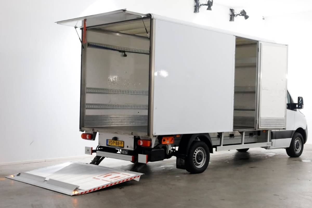 Mercedes-Benz Sprinter Mercedes-Benz Sprinter 314 CDI 143pk E6 Bakwagen met laadklep en zijdeur L440 975kg Laadverm. 01-2020