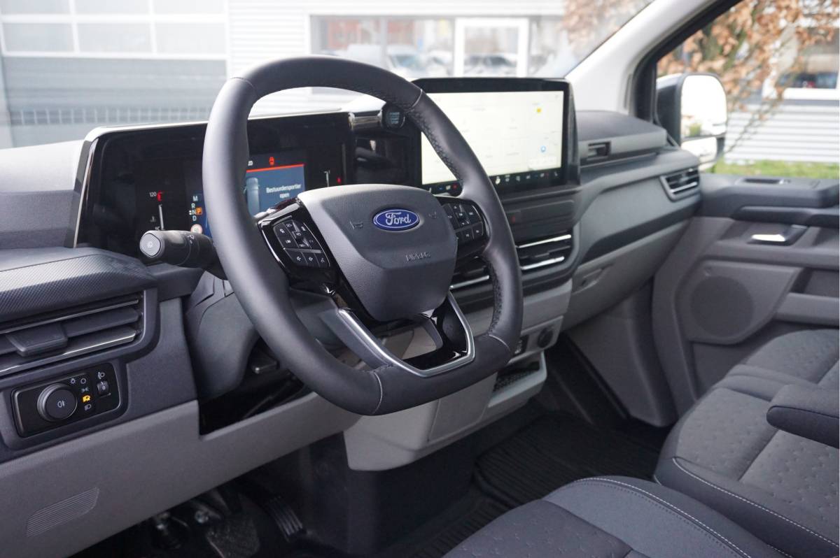 Ford Transit Custom Ford Transit Custom 300L 170PK Limited AUT BPM VRIJ!! Navi, Cam, Adap. Cruise, 17″ LM, LED!! NR. 415