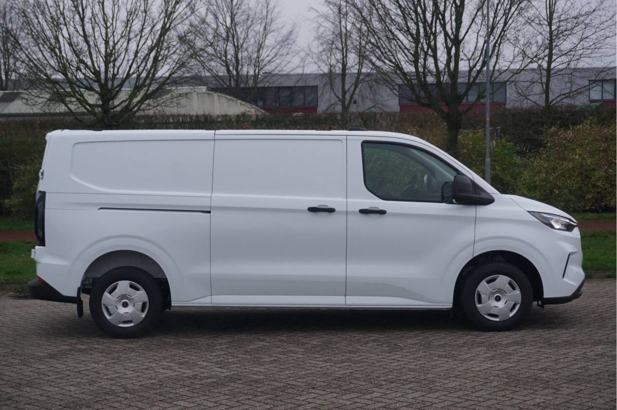 Ford Transit Custom Ford Transit Custom 300L 110PK Trend BPM VRIJ!! 13″ Sync Scherm incl. Apple CP/ Android A, Cam, LED!! NR. 976