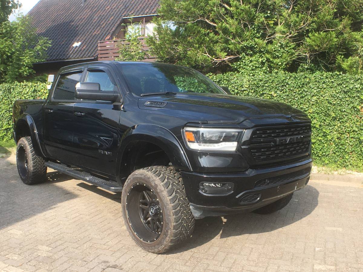 Dodge Ram 1500 Dodge Ram 1500 5.7 V8 Crew Cab 5’7 Incl nieuwe LPG prins installatie, Alpine soundsystem 12″scherm