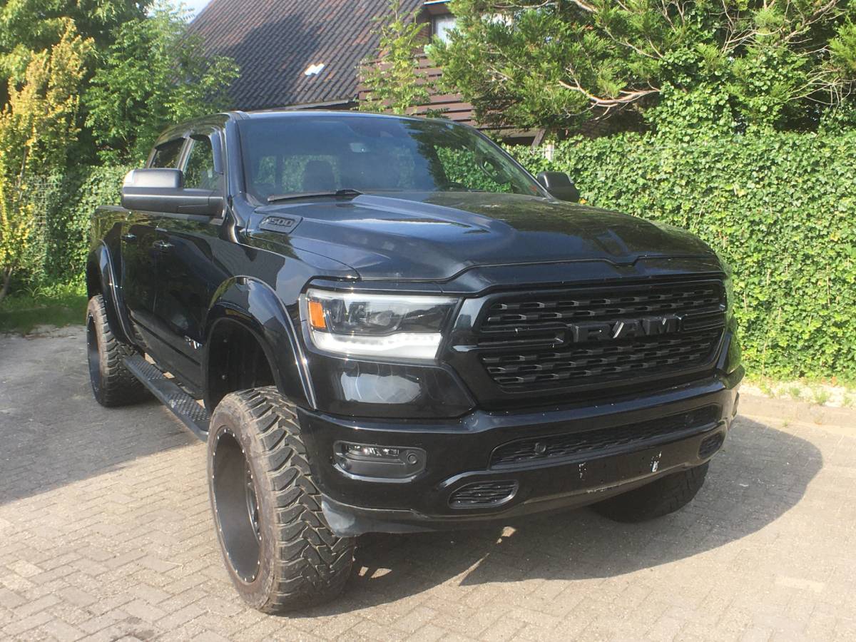 Dodge Ram 1500 Dodge Ram 1500 5.7 V8 Crew Cab 5’7 Incl nieuwe LPG prins installatie, Alpine soundsystem 12″scherm